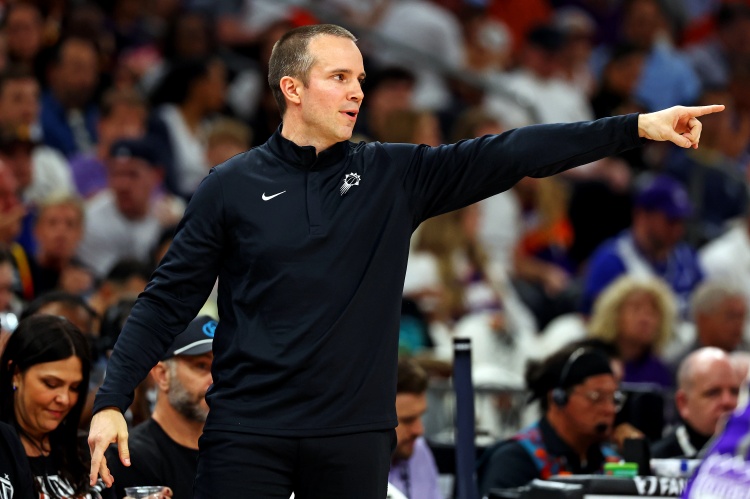 第三节40分!太阳主帅:暂停时不用多说什么 大家团结一起做到的