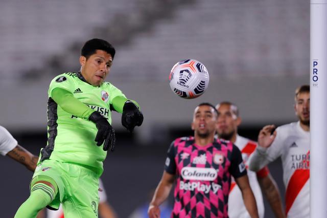 九游体育官网-奇迹！河床老将首发客串守门员助球队获胜