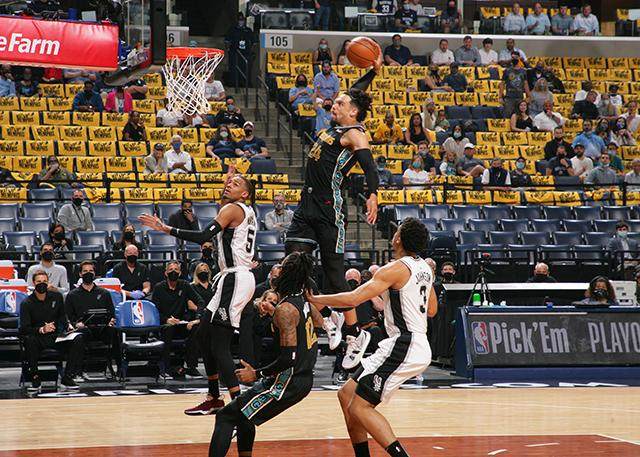 九游体育APP-【观察】连续2年无缘季后赛 废墟之中，马刺苦等光明