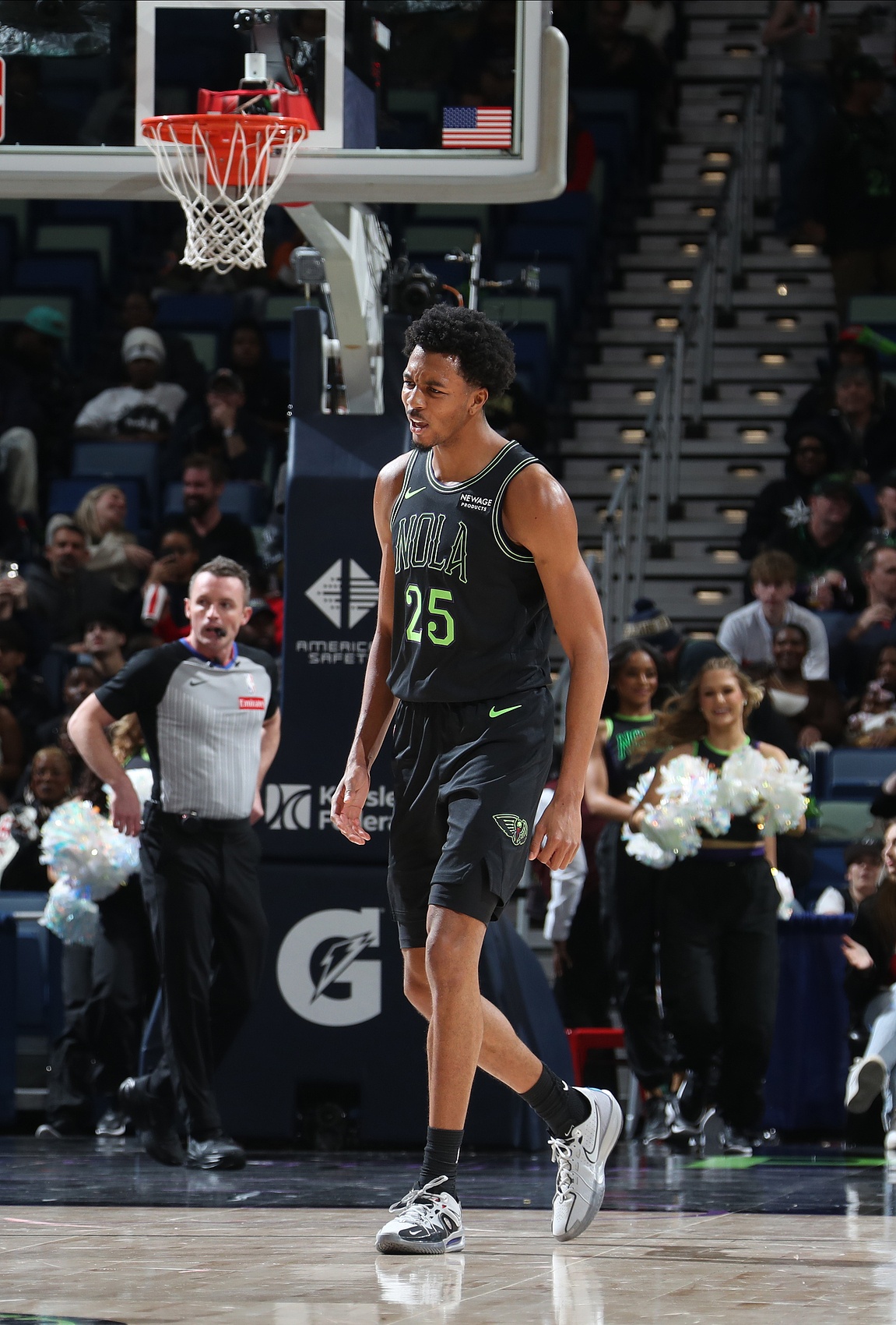 九游登录入口-太稳了！墨菲12中8&amp;5记三分拿下28分7板3助3断 首节独得14分